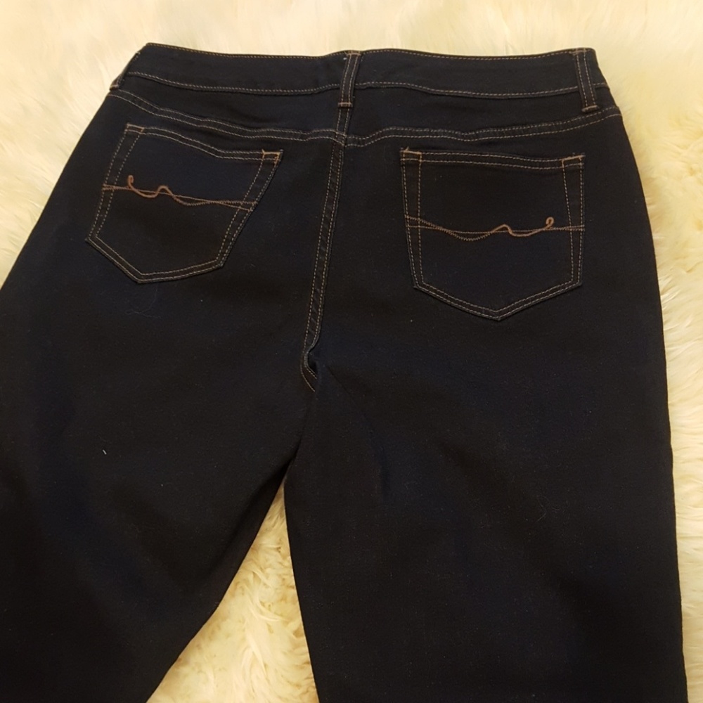 Like new  a Stretchy pair of ST. John Bay jeans